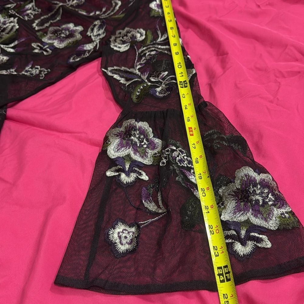 (T2) INC International Concepts Black PS top with floral embroidery, Y2K - Picture 9 of 13